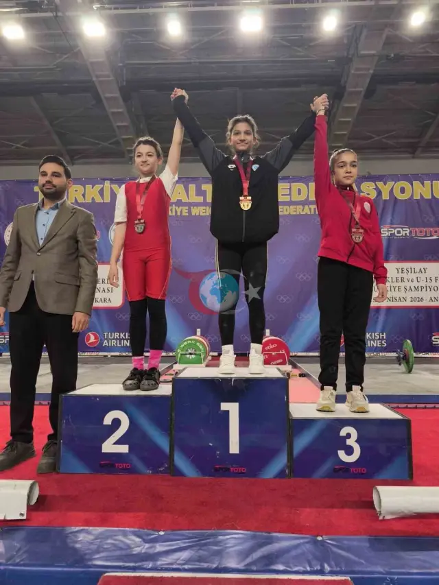 Zümra Yurtseven, U15 Türkiye Halter Şampiyonası'nda Zirveye Çıktı