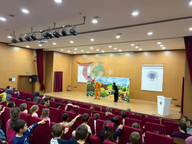 Simavlı Minikler Tiyatro İle Tanıştı