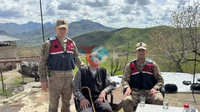 Jandarma Sason'da Köy Okullarını ve Yaşlıları Ziyaret Etti