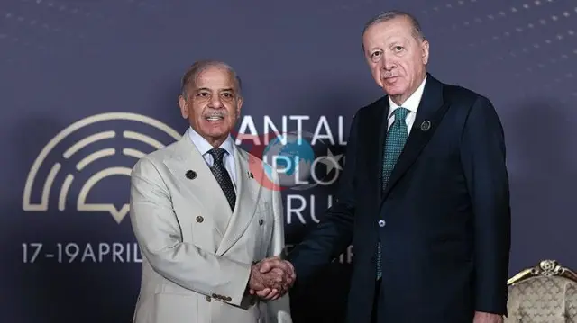 Erdoğan ve Pakistan Başbakanı Arasında Kritik Görüşme