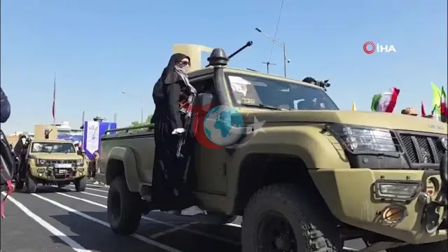 Tahran'da Kadınlar ABD ve İsrail'e Karşı Güç Gösterisinde Bulundu