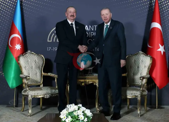 Erdoğan ve Aliyev Antalya'da Buluştu
