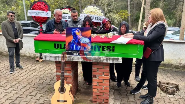 Şarkıcı Rıza Tamer Gitarıyla Son Yolculuğuna Uğurlandı