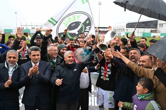 12 Bingölspor Şampiyonluk Kupasını Kendi Sahasında Kaldırdı