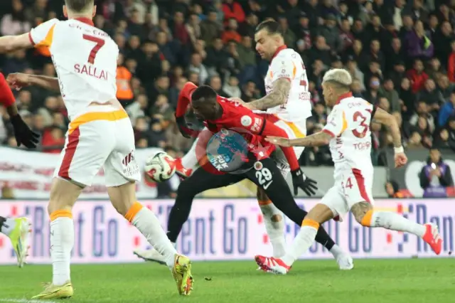 Trendyol Süper Lig'de Galatasaray İlk Yarıda Üstün: Gençlerbirliği 0 - 2 Galatasaray