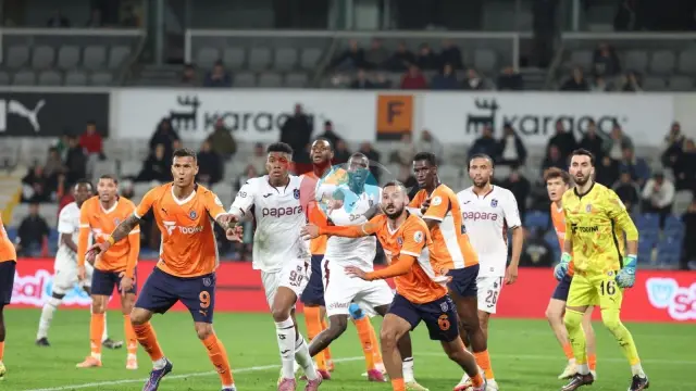 Trabzonspor vs Başakşehir: Onuachu ve Muçi Sahada Olacak mı? İşte Muhtemel 11'ler