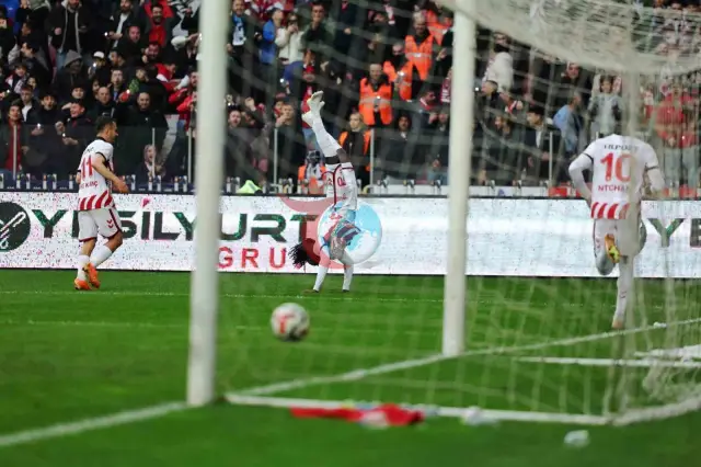 Trendyol Süper Lig'de Samsunspor, Beşiktaş'ı 2-1 Mağlup Etti