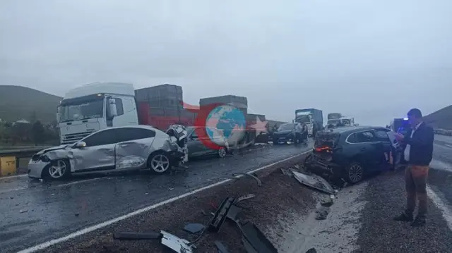 Aksaray'da Yağmur Kazaya Yol Açtı: Otobüs 10 Araca Çarptı