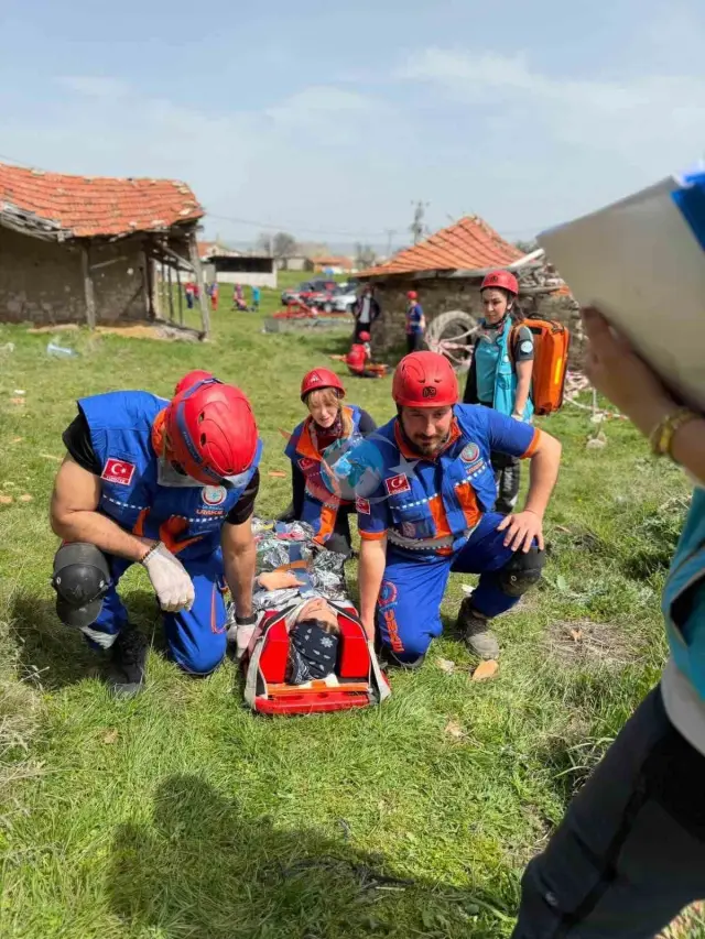 Eskişehir'de UMKE Tatbikatıyla Afetlere Hazırlık Eğitimi Verildi