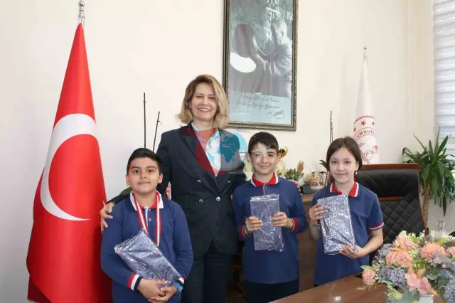 Altıntaş'ta Başarılı Öğrenciler Onurlandırıldı