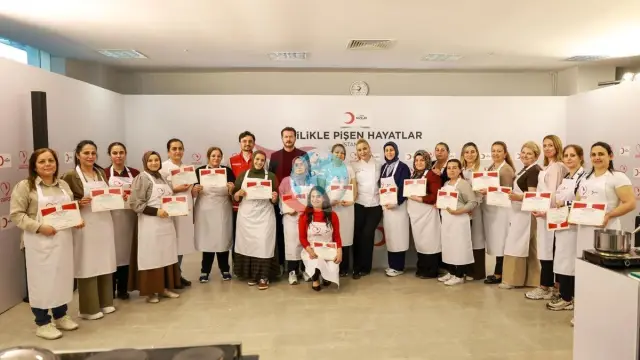 Ünlü Şef Danilo Zanna, Deprem Mağduru Kadınlarla Mutfakta Buluştu