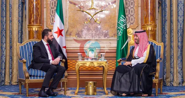 Suriye Lideri eş-Şara, Suudi Arabistan Veliaht Prensi Selman ile Buluştu