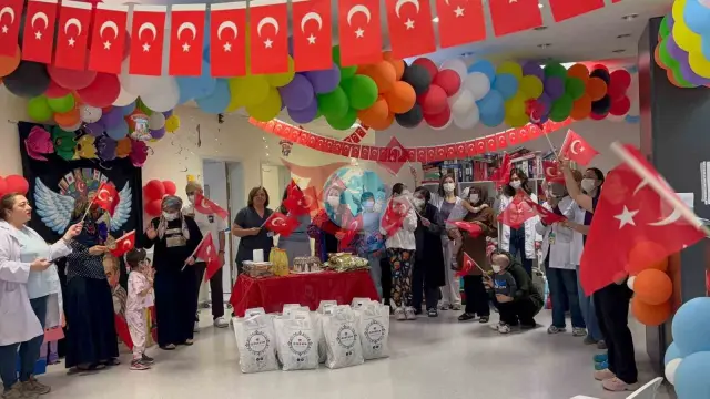 Onkoloji Servisinde 23 Nisan Coşkusu: Çocuklar ve Aileler Moral Depoladı