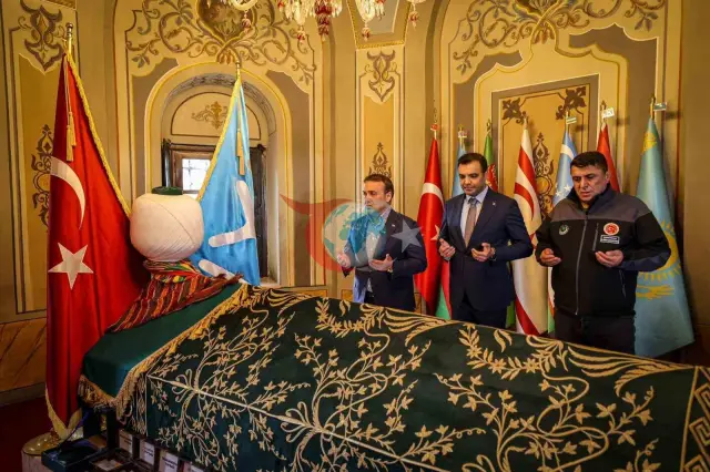 Vali Sözer, Ertuğrul Gazi Türbesi'ni Ziyaret Etti ve Dua Etti