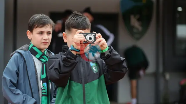 Serdar Dursun'dan Minik Taraftara Unutulmaz Kamera Hediyesi