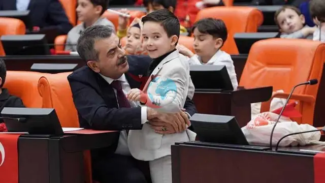 Bakan Tekin: Çocuklarımızın Geleceği İçin Güvenli Adımlar Atacağız