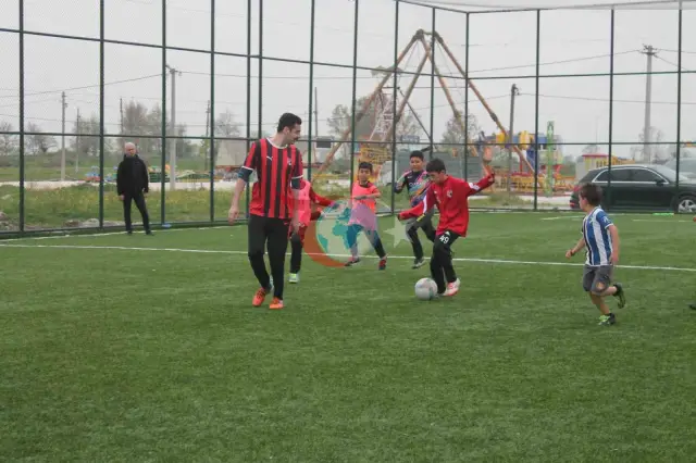 Kaymakam Bayram, Miniklerle Halı Sahada Buluştu