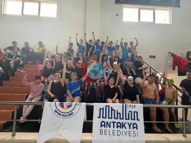 Antakya Belediyesi'nin Yüzme Takımı Madalyaları Topladı