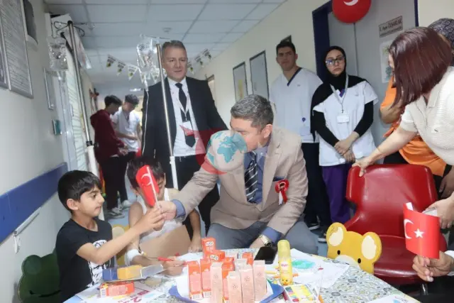 Minik Hastalara 23 Nisan Şenliği: Söke Devlet Hastanesi'nde Özel Etkinlik