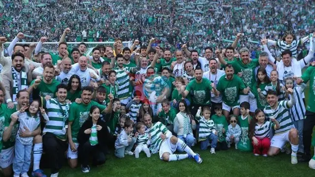 Bursaspor, 2. Lig Şampiyonluğu ve Taraftar Başarısıyla Süper Lig Devlerini Geride Bıraktı