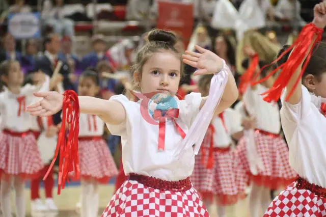 Eskişehir'de 23 Nisan Şöleni Şehit Anıl Gül Spor Salonu'nda Gerçekleşti
