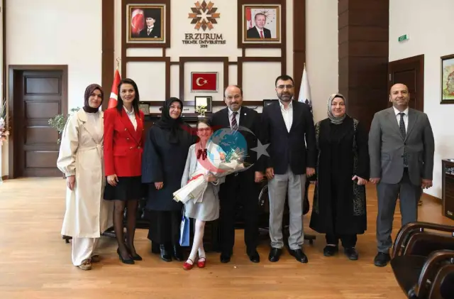 Rektör Çakmak’tan 23 Nisan Sürprizi: Koltuk Asya Mina’ya Teslim Edildi