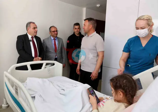 Rektör Prof. Dr. Altun'un 23 Nisan'da Çocuklara Anlamlı Ziyareti