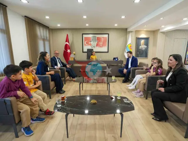 Başkan Boltaç Koltuğunu Çocuklara Bıraktı, Minikler Taleplerini Dile Getirdi