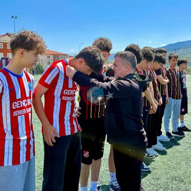 1299 Bilecikspor, U15 Ligi'nde Şampiyonluk Sevincini Yaşadı