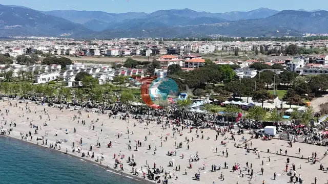 Edremit’te Renkli Uçurtma Şenliği Coşkusu