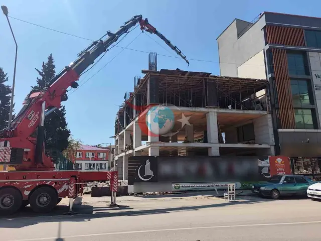 Depremde Yıkılan Bina Modern Yapısıyla Yeniden Yükseliyor
