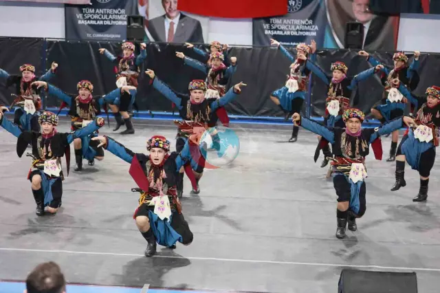 Buldan'da Halk Oyunları Festivali Coşkuyla Gerçekleşti