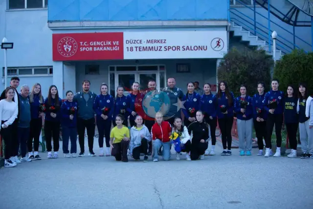 Düzce 1907 Spor Kadın Voleybol Takımı 2. Lig'e Yükseldi