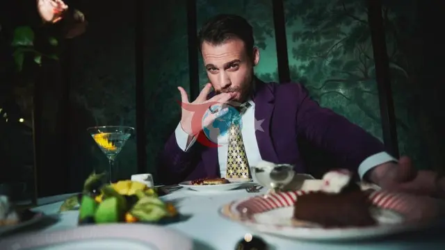 Kerem Bürsin Yeni Projesiyle Dikkat Çekiyor