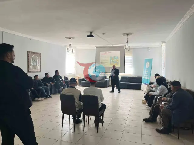 Bayburt'ta Huzurevi Sakinlerine Akılcı İlaç Kullanımı Eğitimi Verildi
