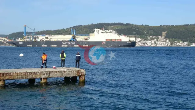 Dev Boru Döşeme Gemisi 'Castorone' Çanakkale Boğazı'ndan Geçti