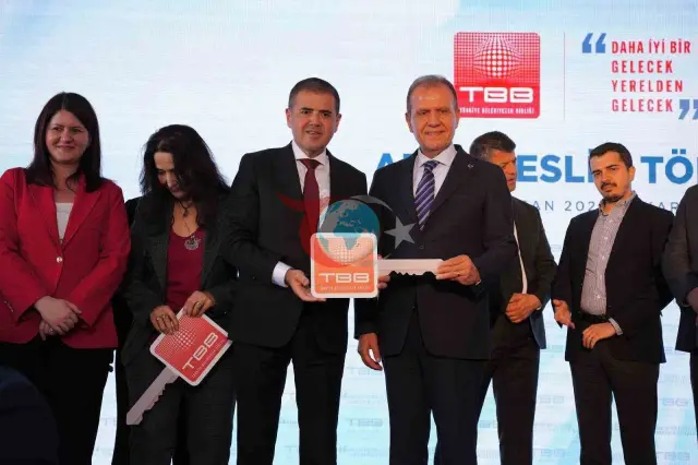 Mezitli Belediyesine Yeni Ekskavatör Desteği
