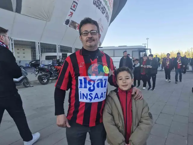 Eskişehirspor Taraftarları Balıkesirspor Maçı Öncesi Coşkulu