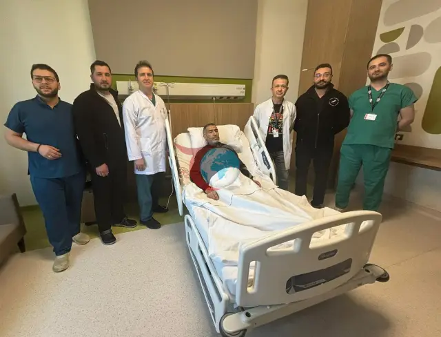 Gaziantep'te 8 Kiloluk Böbrek Başarılı Bir Operasyonla Alındı