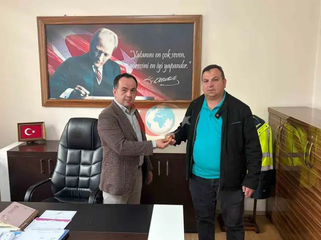 Belediye Çalışanı Bulduğu Altını Sahiplerine Teslim Etti