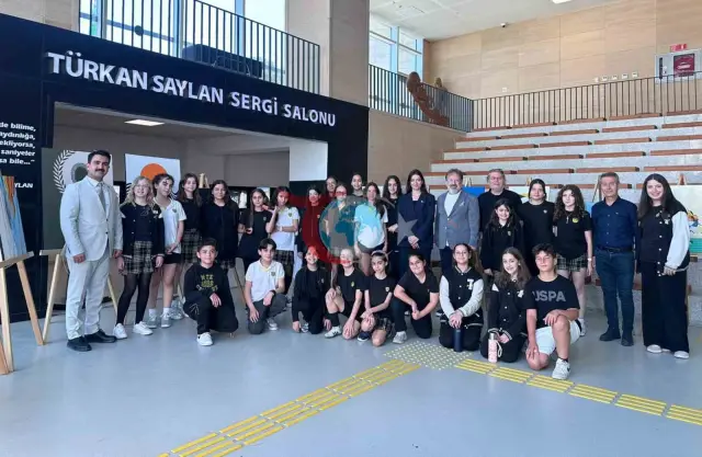 MTK Koleji'nde Öğrencilerin Karma Resim Sergisi Beğeni Topladı