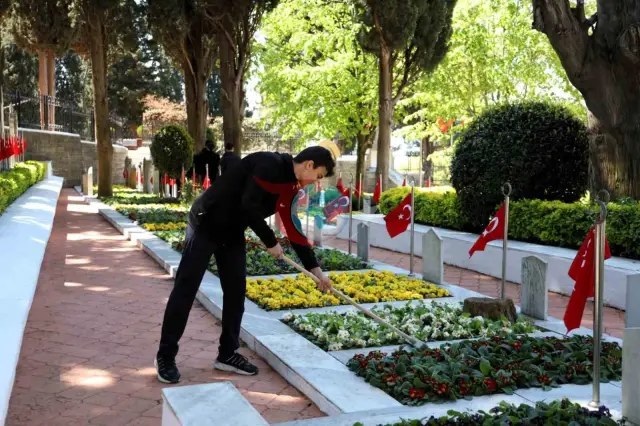 Kut'ül Amare'nin 110. Yılında Şehitler İzmit'te Anıldı