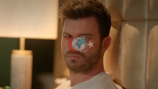 Kıvanç Tatlıtuğ'un Yeni Stili Sosyal Medyada İlgi Odağı Oldu