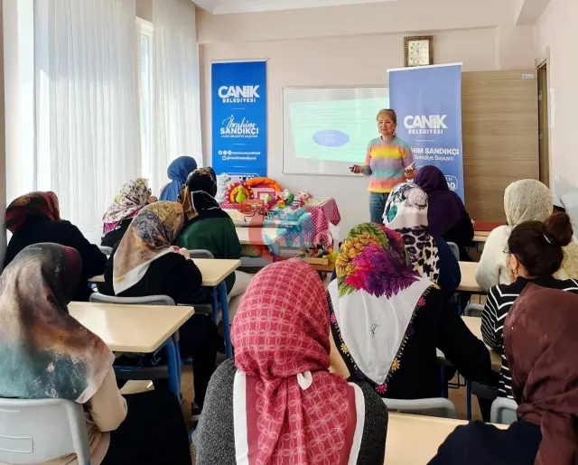 Canik Belediyesi Kadınlar için Eğitici Seminerler Düzenliyor