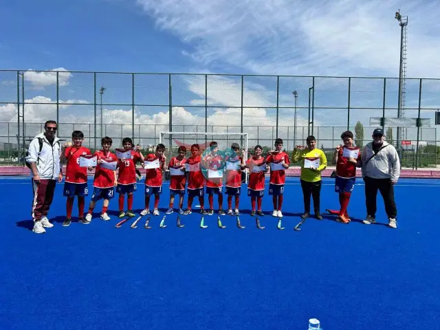 Beypazarı Akşemseddin Ortaokulu Çim Hokeyinde Büyük Başarı Elde Etti