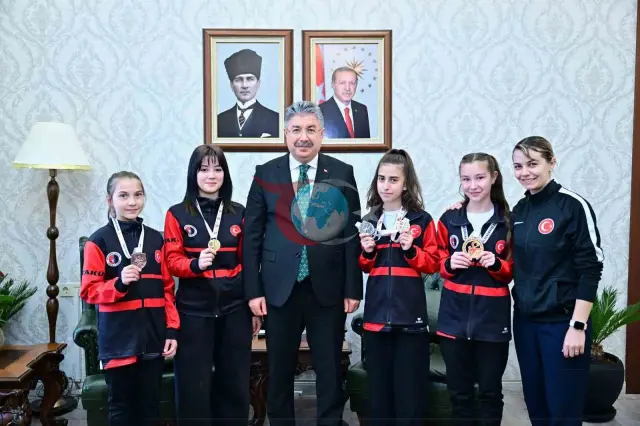 Vali Yılmaz, Başarılı Taekwondo Sporcularını Ağırladı