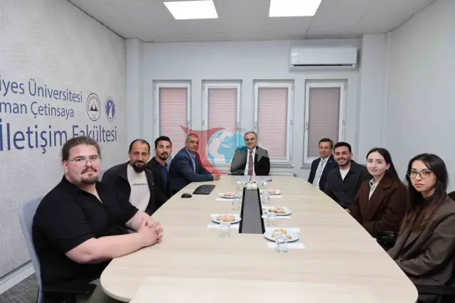 Rektör Altun, RTS Kulübü Öğrencileriyle Bir Araya Geldi
