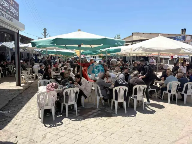Gördes'te Geleneksel Yemek Etkinliği: 6 Bin Kişiye İkram