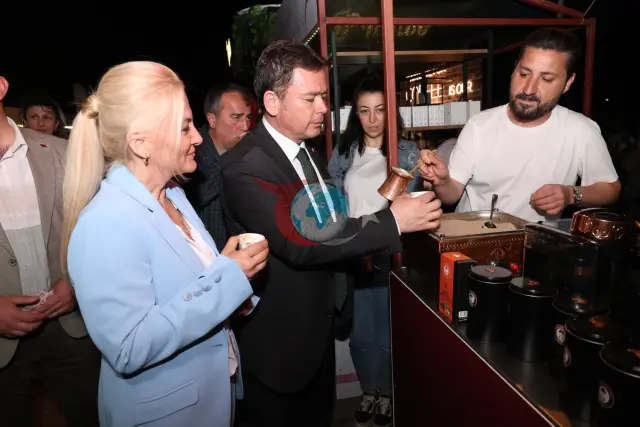 Bələdiyyə Başçısı Aydın Bursa Qəhvə Festivalında sürpriz hədiyyə təqdim edir