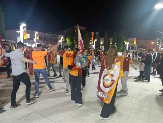 Galatasaray'ın 26. Şampiyonluğu Selendi'de Görkemle Kutlandı